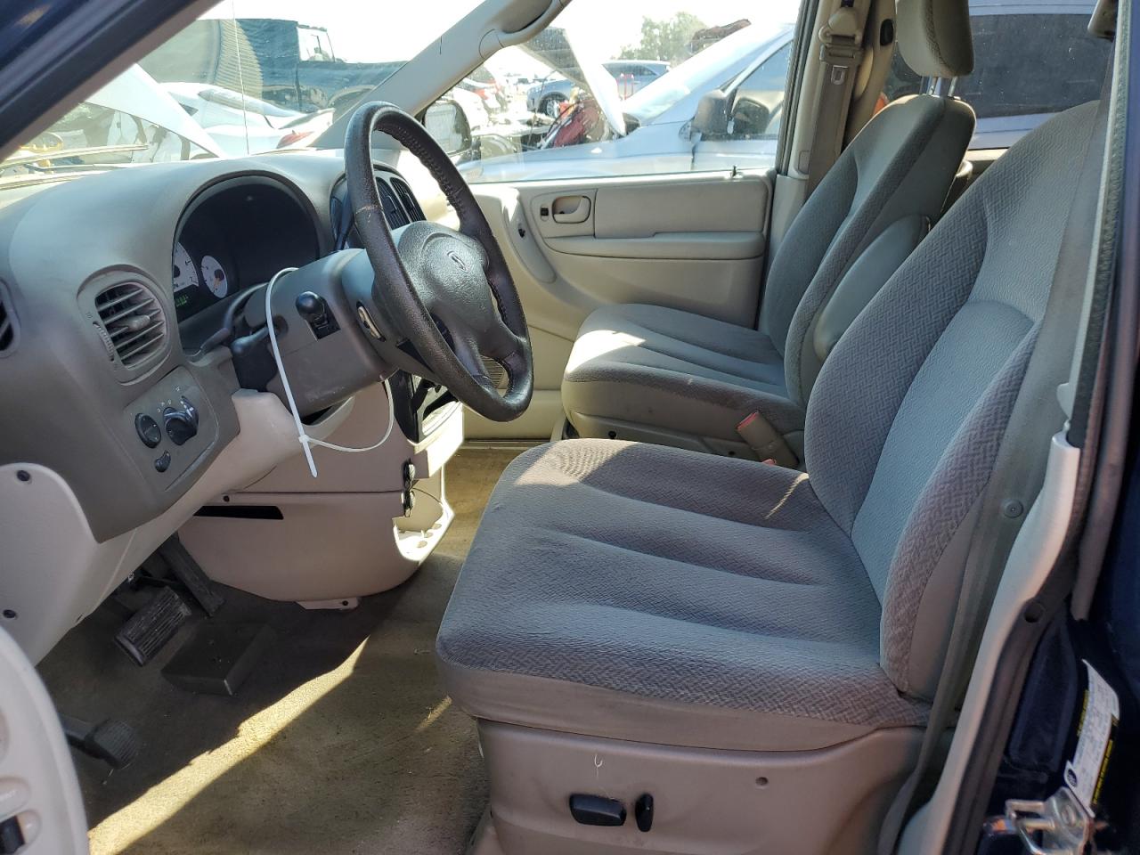 2005 Dodge Grand Caravan Sxt VIN: 2D4GP44L15R220687 Lot: 85276095