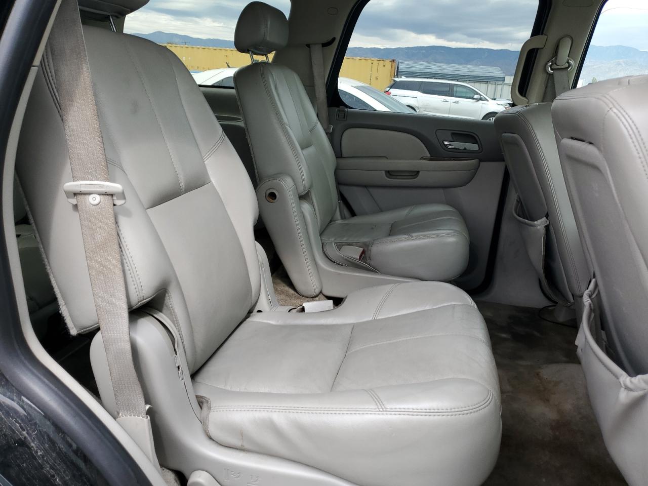 2007 GMC Yukon VIN: 1GKFK13007J398387 Lot: 82388225