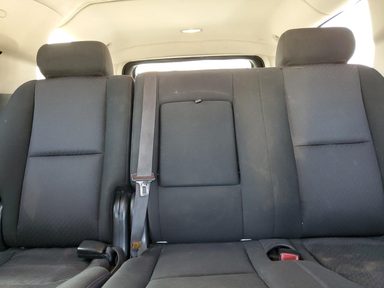 2010 Chevrolet Suburban C1500 Ls VIN: 1GNUCHE02AR239103 Lot: 86162425