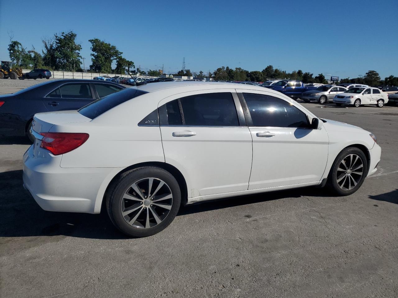 2013 Chrysler 200 Limited white null flexible 1C3CCBCG4DN509157 photo #4