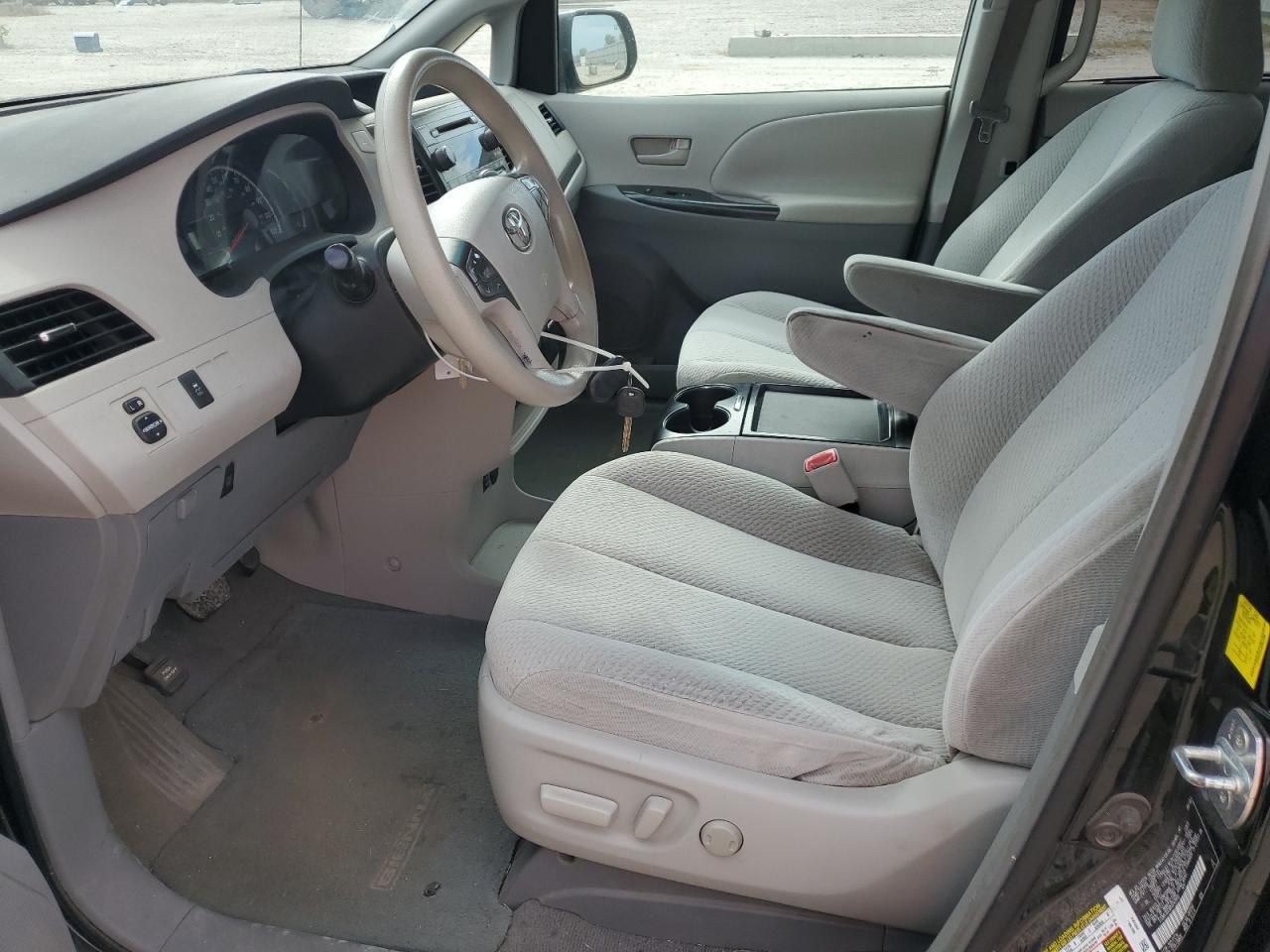 2011 Toyota Sienna Le VIN: 5TDKK3DC8BS042800 Lot: 83857695