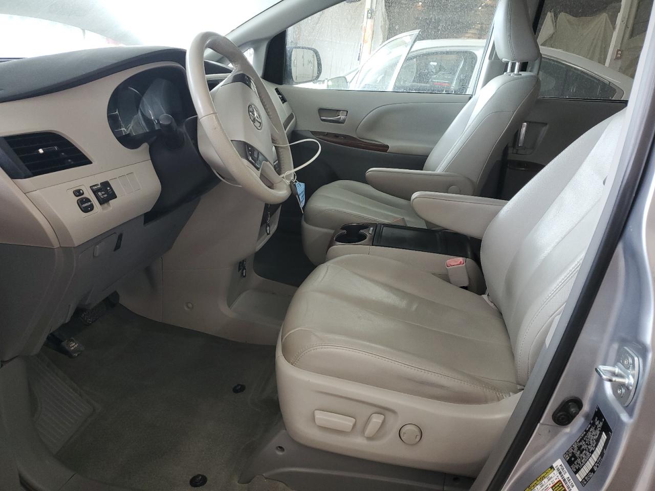 2013 Toyota Sienna Xle VIN: 5TDYK3DCXDS402646 Lot: 85717545