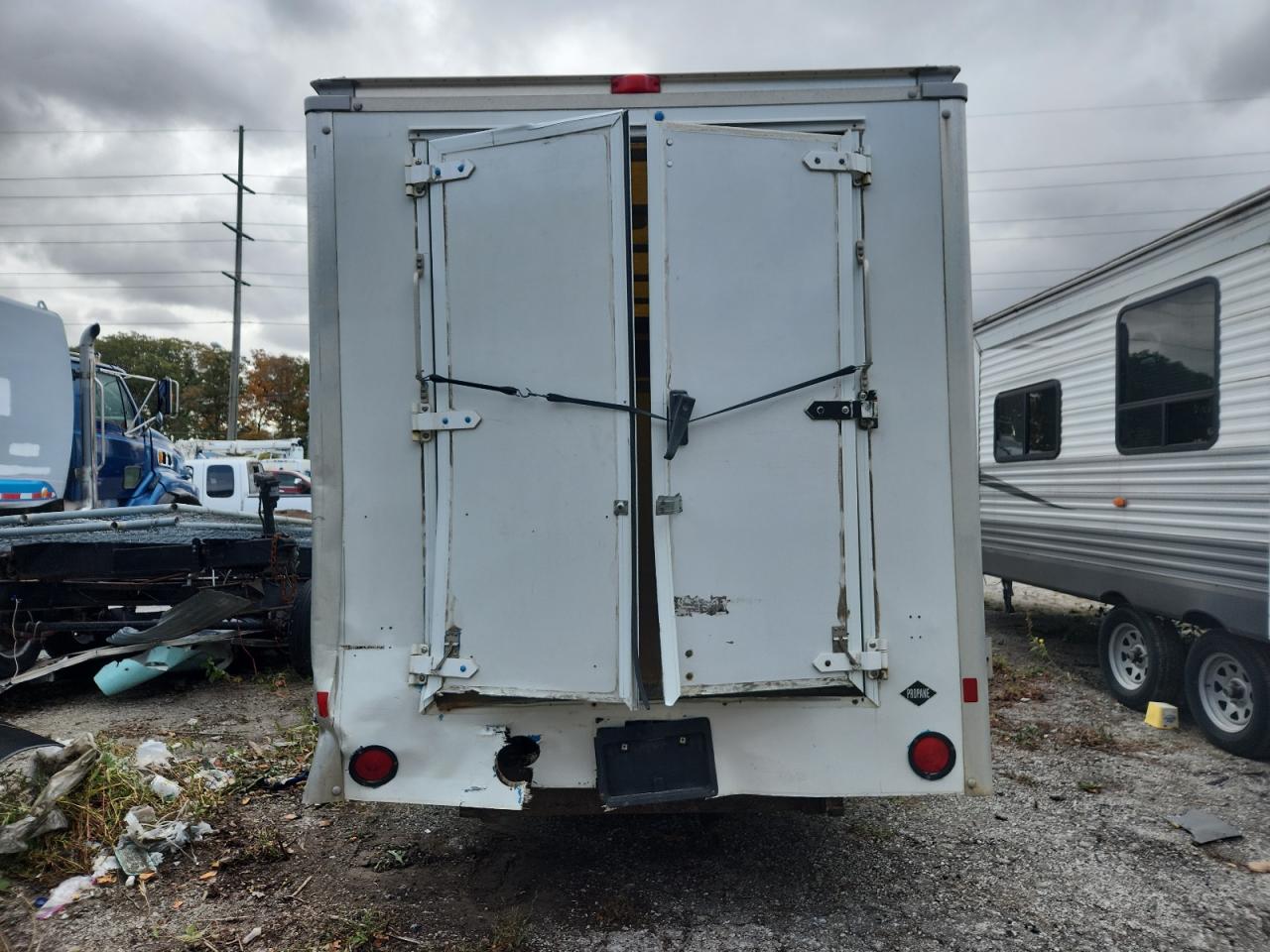 2011 Ford E350 Delivery Truck VIN: 1FDSS3HL7BDA36035 Lot: 82655495