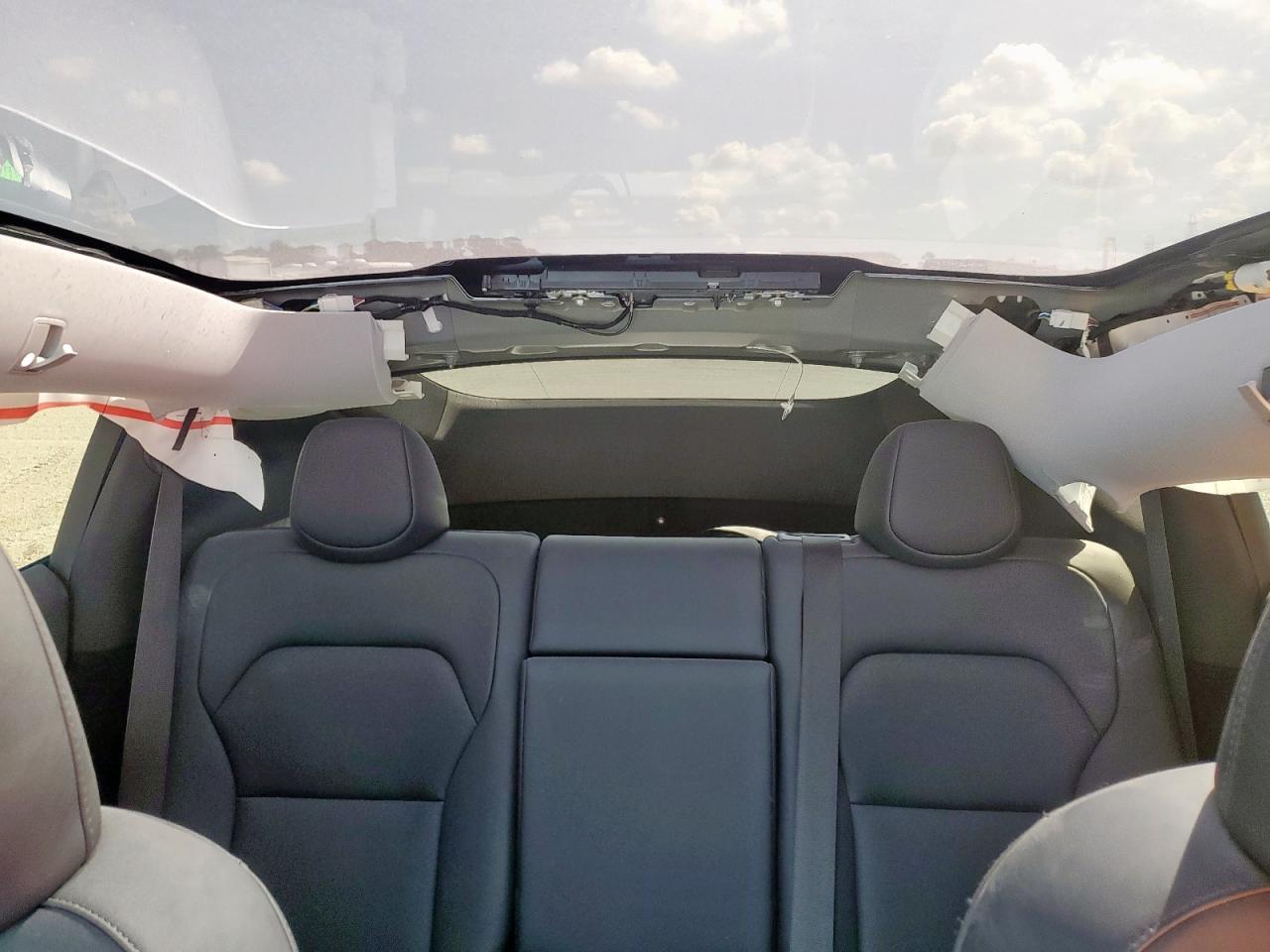 2026 Tesla Model Y VIN: 7SAYGDEE0TA383390 Lot: 84820235