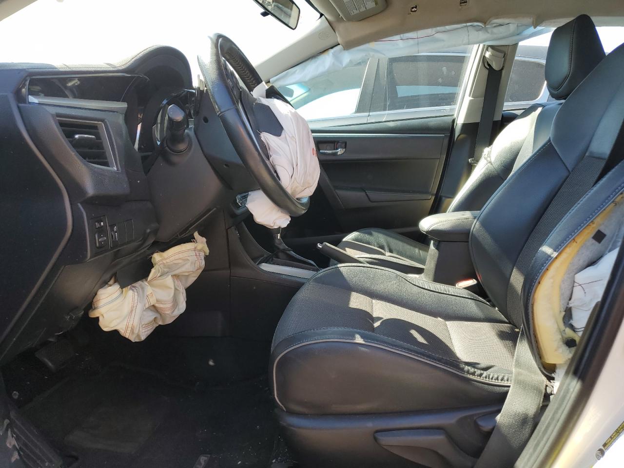 2015 Toyota Corolla L VIN: 5YFBURHE6FP233297 Lot: 82191805