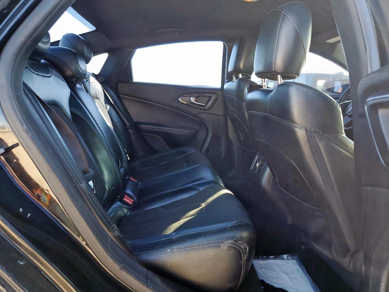 2015 Chrysler 200 S VIN: 1C3CCCBG0FN516715 Lot: 89507595