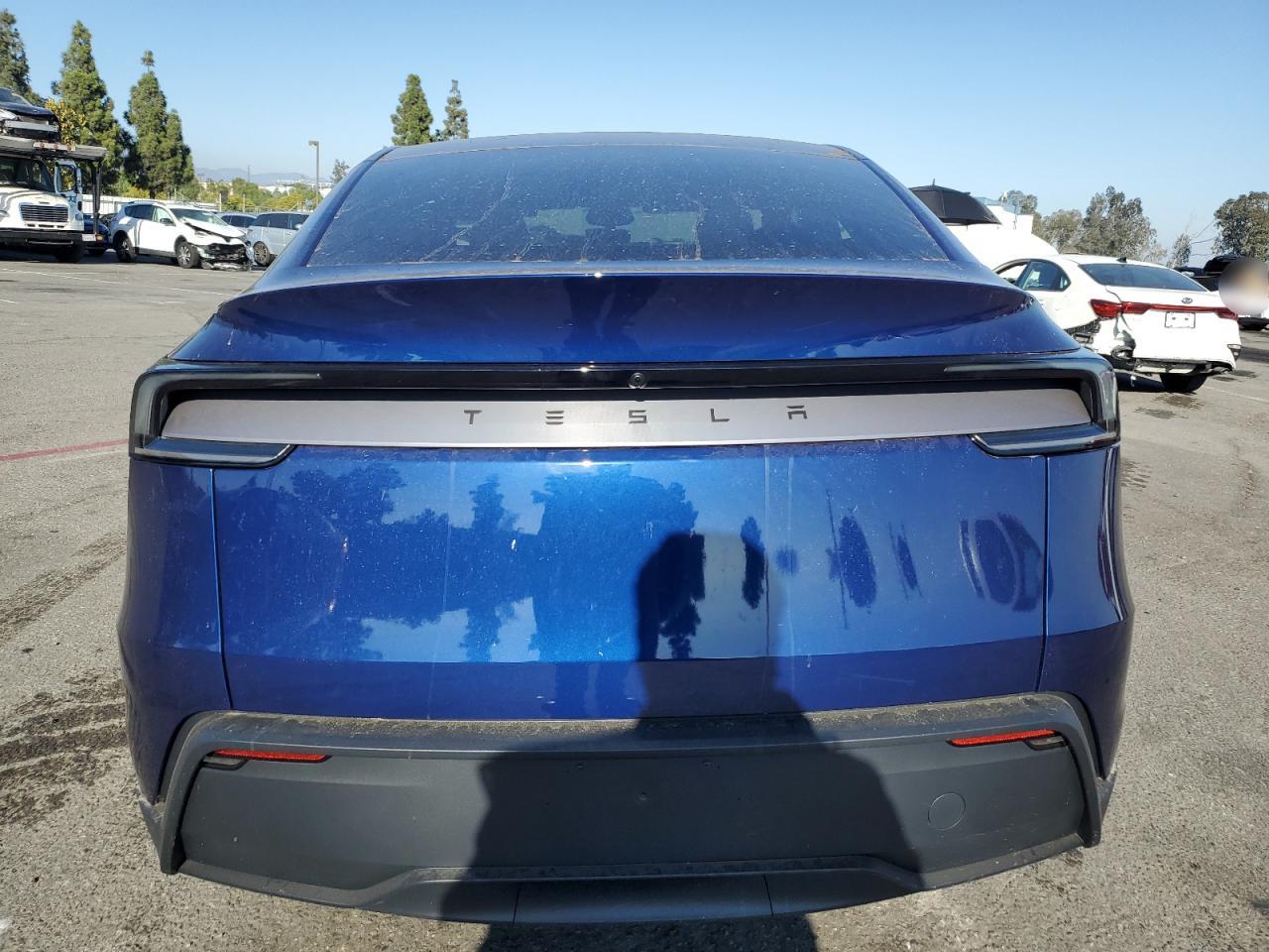 2026 Tesla Model Y VIN: 7SAYGDED5TF424140 Lot: 84655355