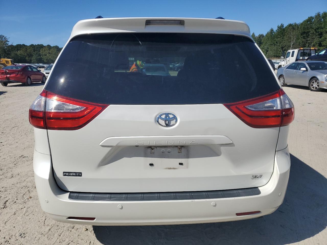 2017 Toyota Sienna Xle VIN: 5TDYZ3DC7HS824312 Lot: 84629685