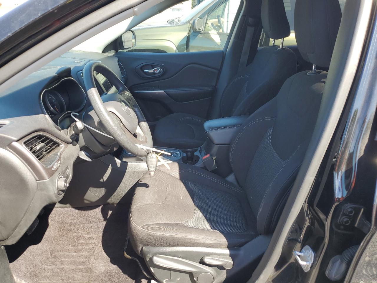 2019 Jeep Cherokee Latitude VIN: 1C4PJLCB7KD222007 Lot: 84446155