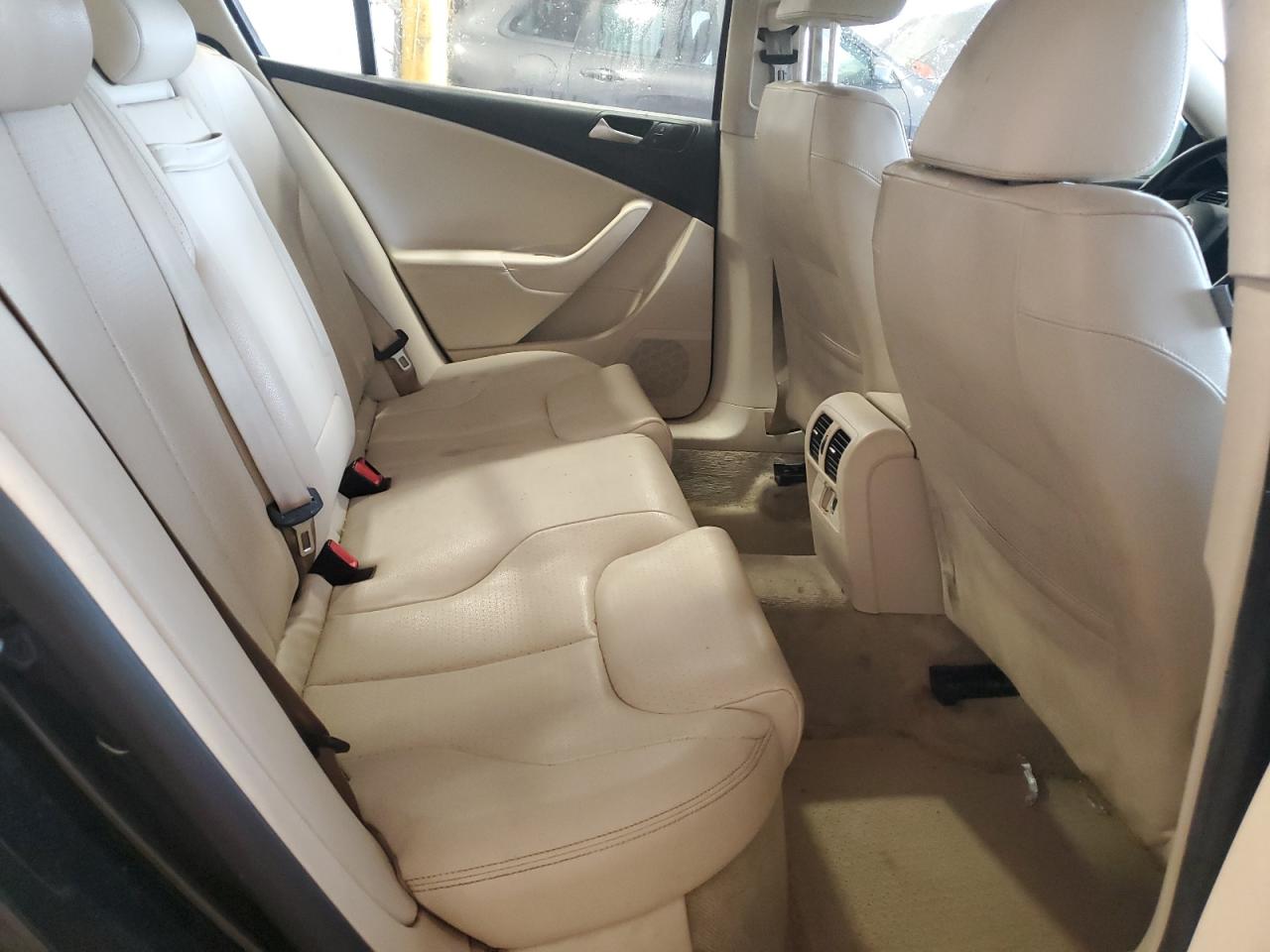 2010 Volkswagen Passat Komfort VIN: WVWJM7ANXAP051879 Lot: 85725815