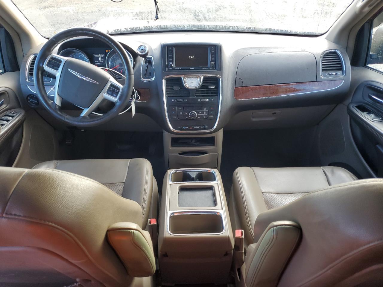 2011 Chrysler Town & Country Touring L VIN: 2A4RR8DG4BR656210 Lot: 82189475