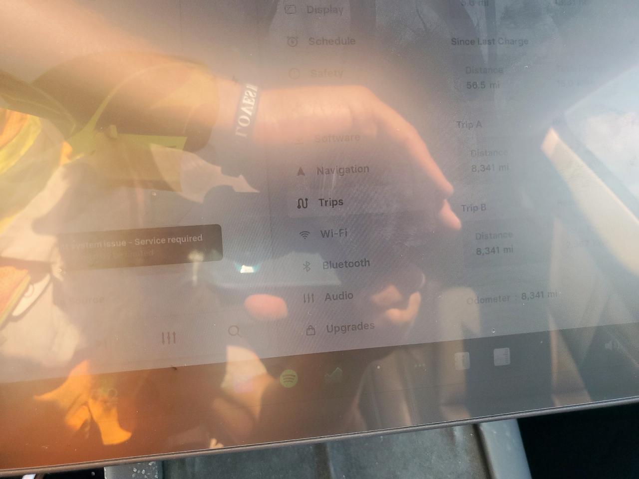 2024 Tesla Model Y VIN: 7SAYGDEE5RF210654 Lot: 84984795