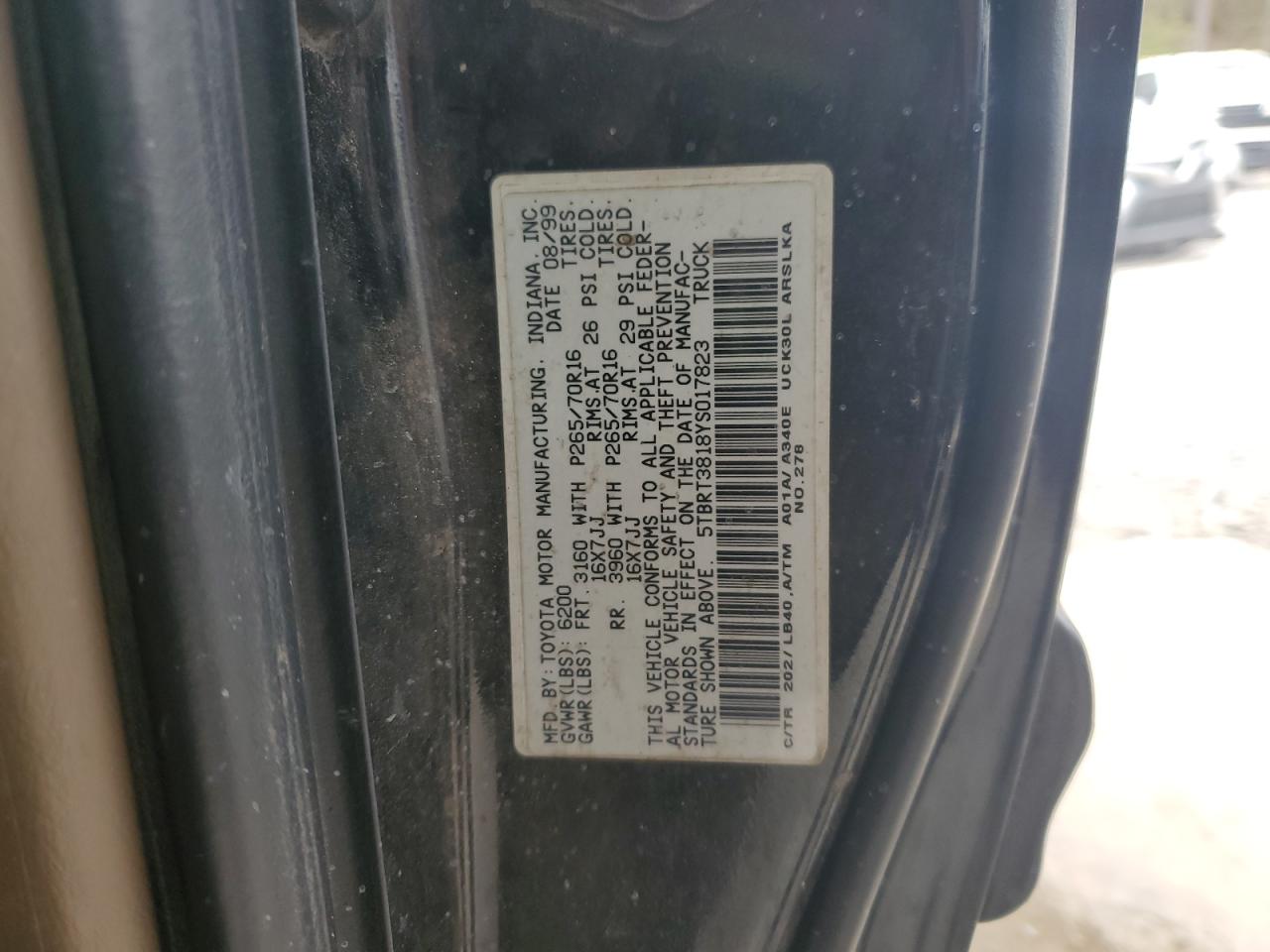 2000 Toyota Tundra Access Cab Limited VIN: 5TBRT3818YS017823 Lot: 84816835