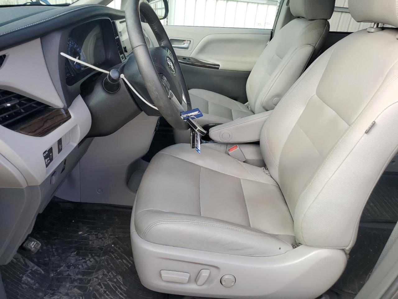 2017 Toyota Sienna Xle VIN: 5TDDZ3DC0HS168369 Lot: 84734265