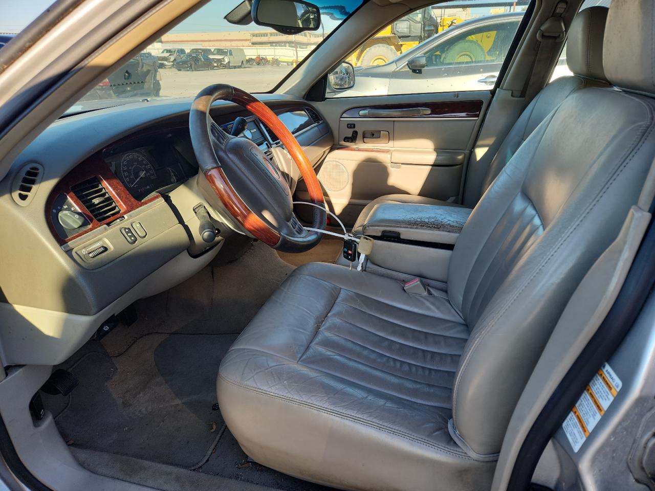 2003 Lincoln Town Car Signature VIN: 1LNHM82W13Y675400 Lot: 90508105