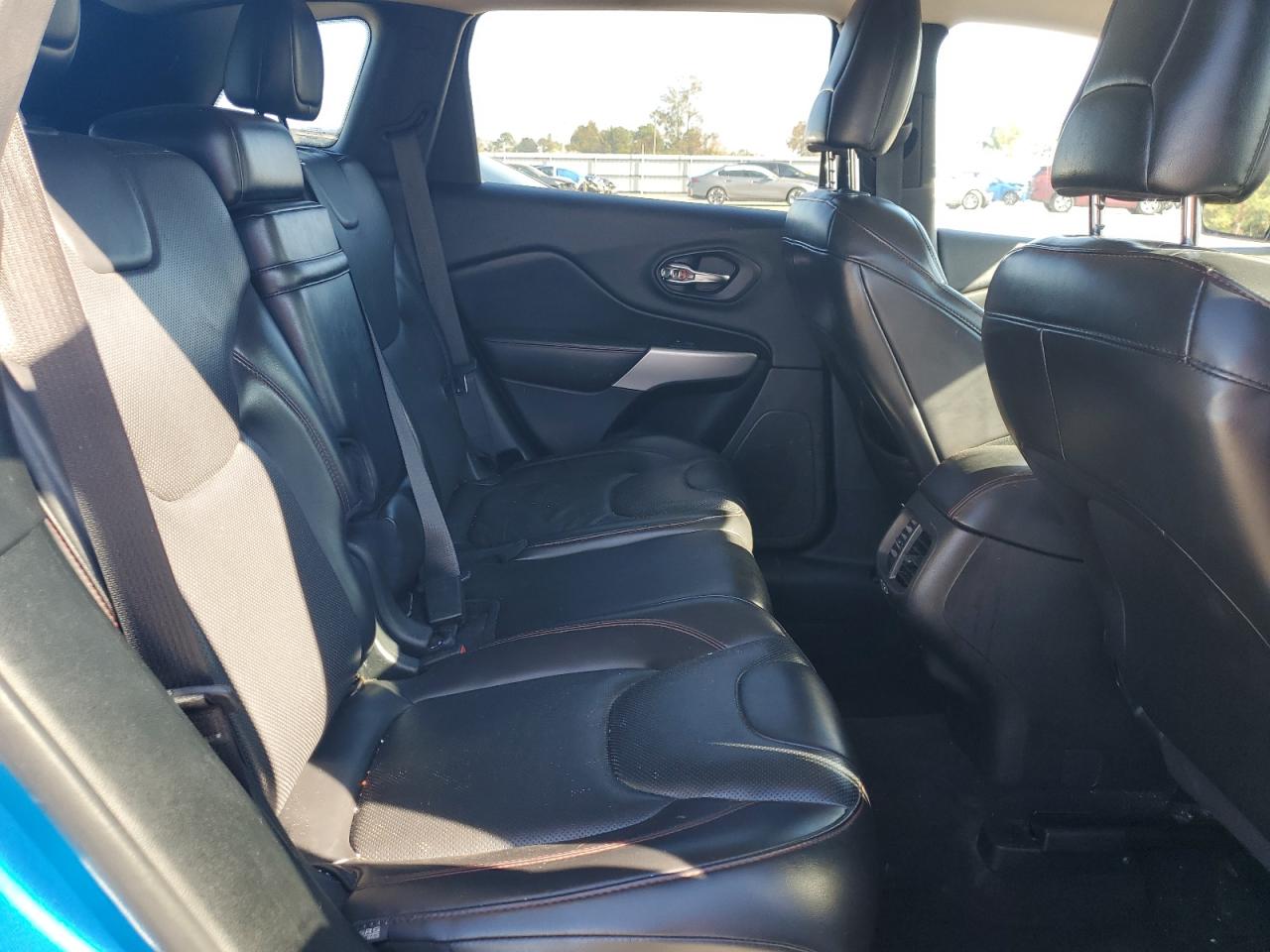 2018 Jeep Cherokee Trailhawk VIN: 1C4PJMBX5JD571233 Lot: 82730565