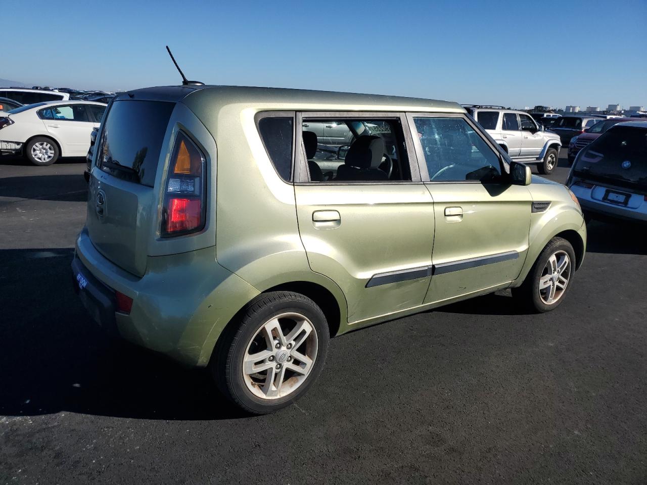 2010 Kia Soul + VIN: KNDJT2A24A7158485 Lot: 85392235