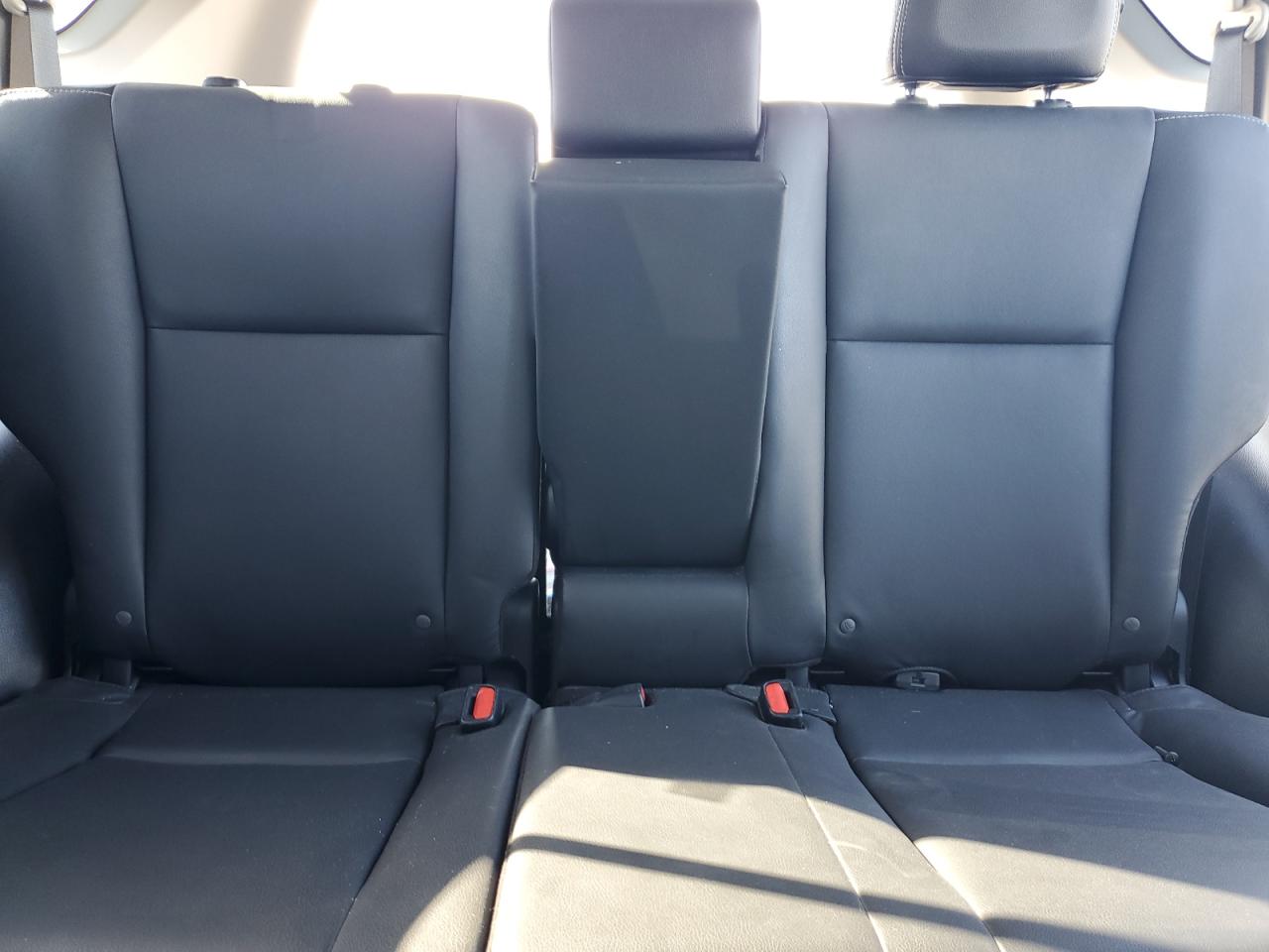 2017 Toyota Rav4 Limited VIN: JTMYFREV6HD107813 Lot: 89902155