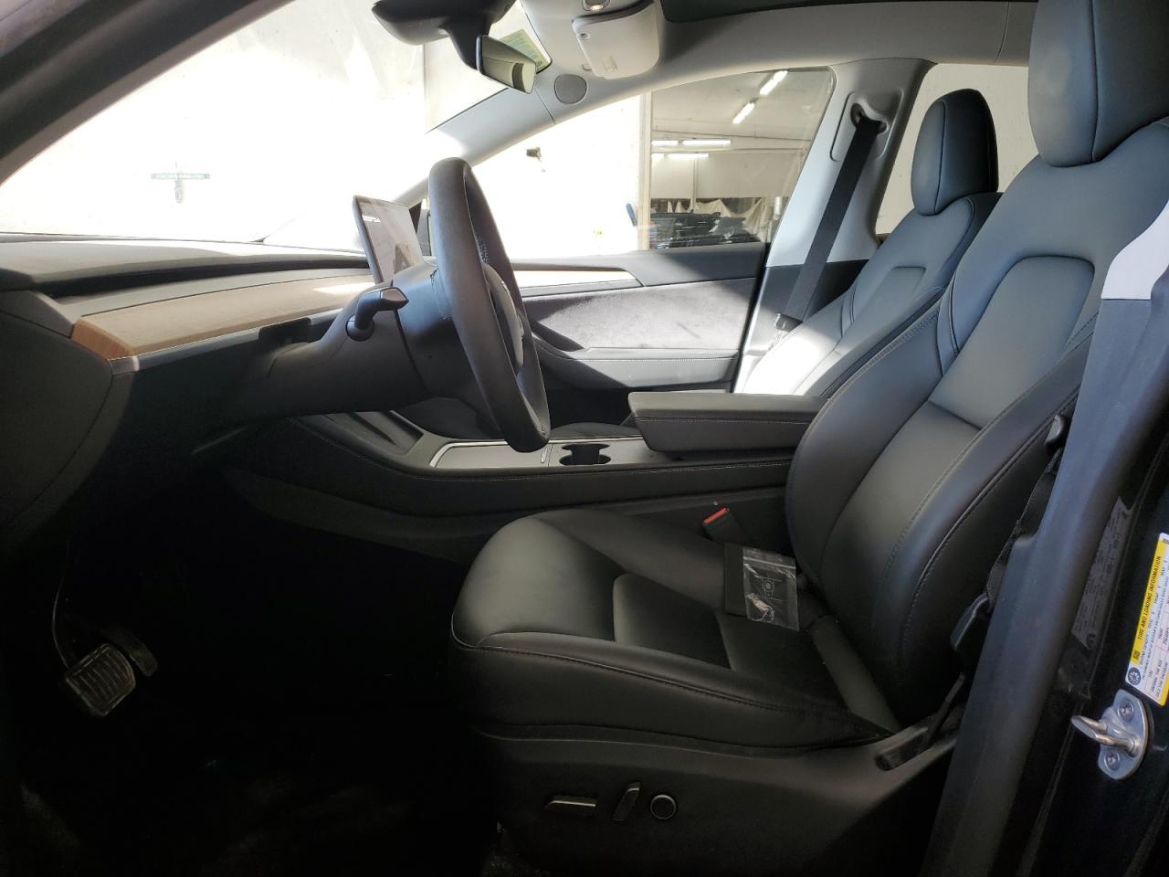 2024 Tesla Model Y VIN: 7SAYGDEE7RA269590 Lot: 84895775