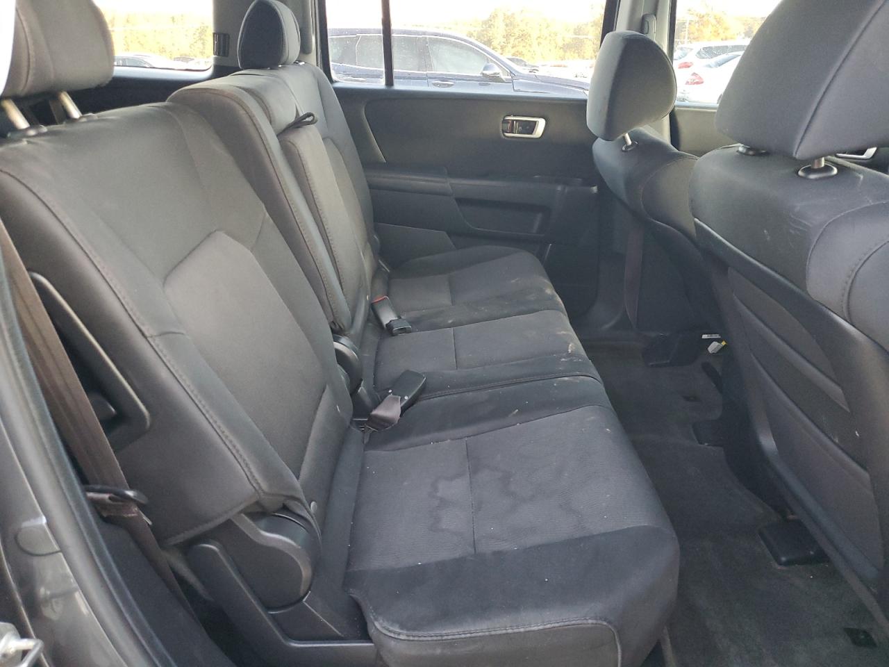 2011 Honda Pilot Lx VIN: 5FNYF4H25BB100405 Lot: 81937325