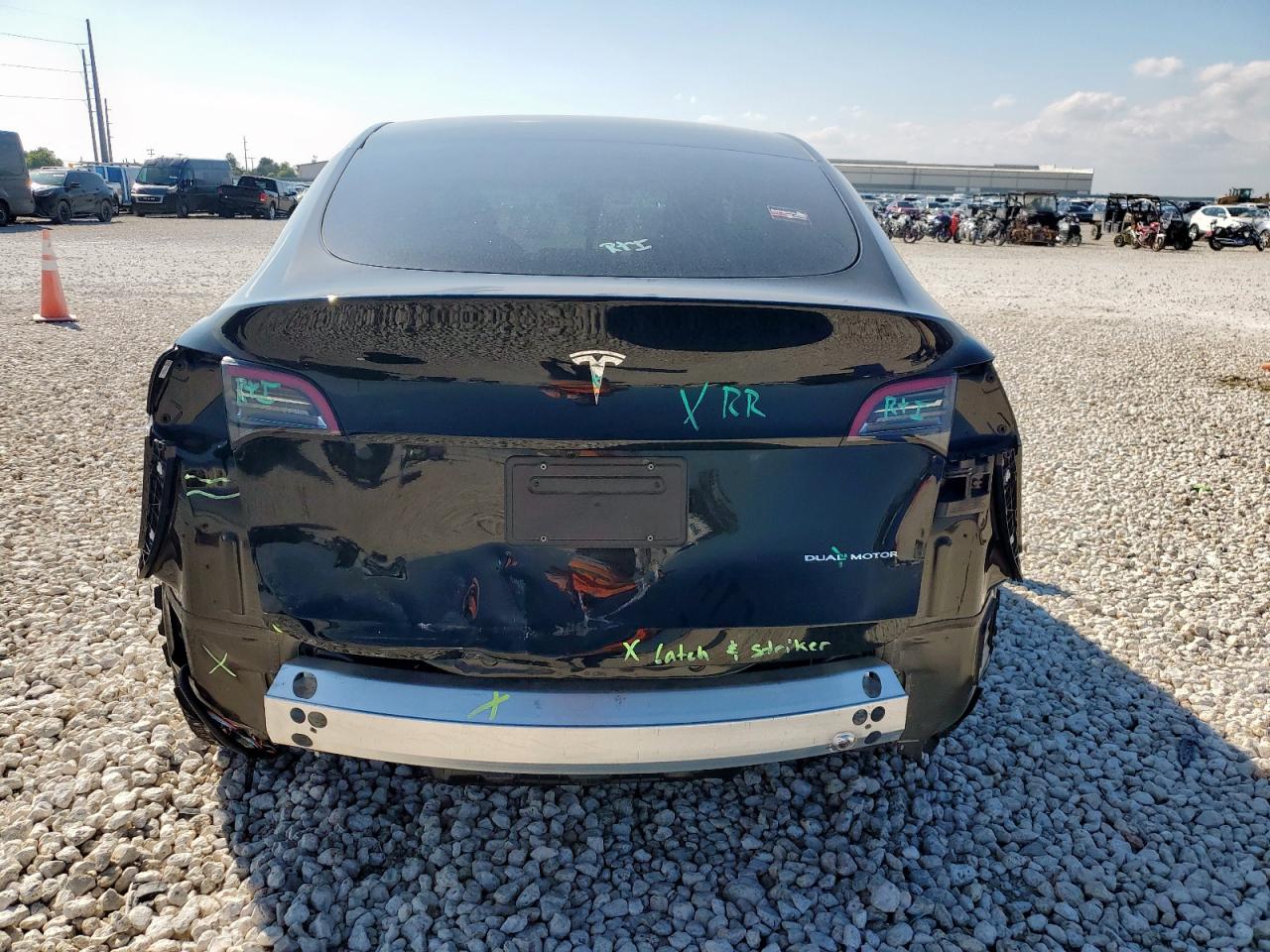 2024 Tesla Model Y VIN: 7SAYGDEE0RA325059 Lot: 89914575