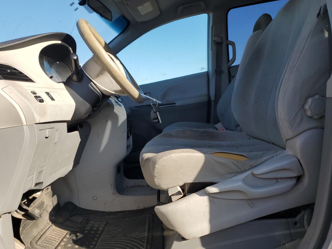 2012 Toyota Sienna VIN: 5TDZK3DC3CS210035 Lot: 83798255