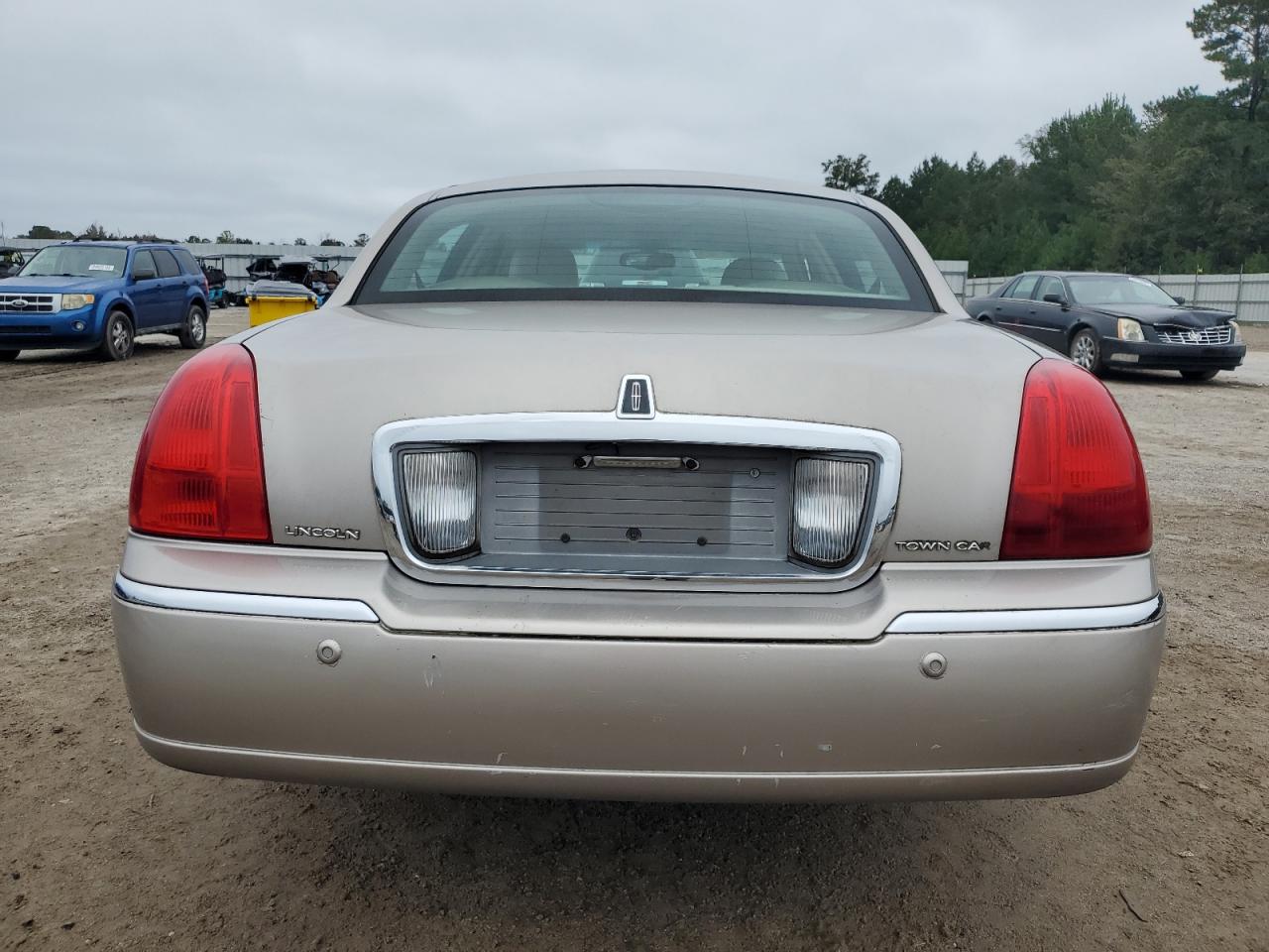 2003 Lincoln Town Car Signature VIN: 1LNHM82W73Y655197 Lot: 90074975