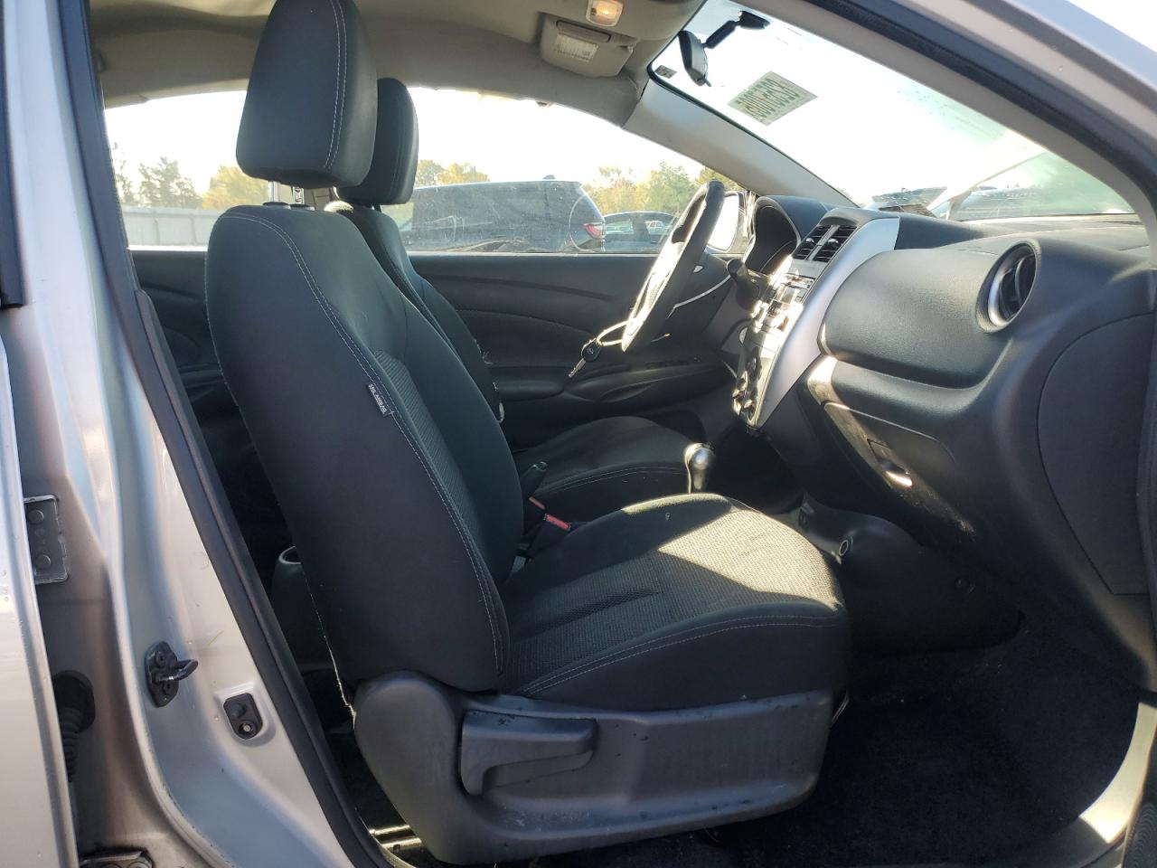 2017 Nissan Versa S VIN: 3N1CN7AP8HL869675 Lot: 82557005