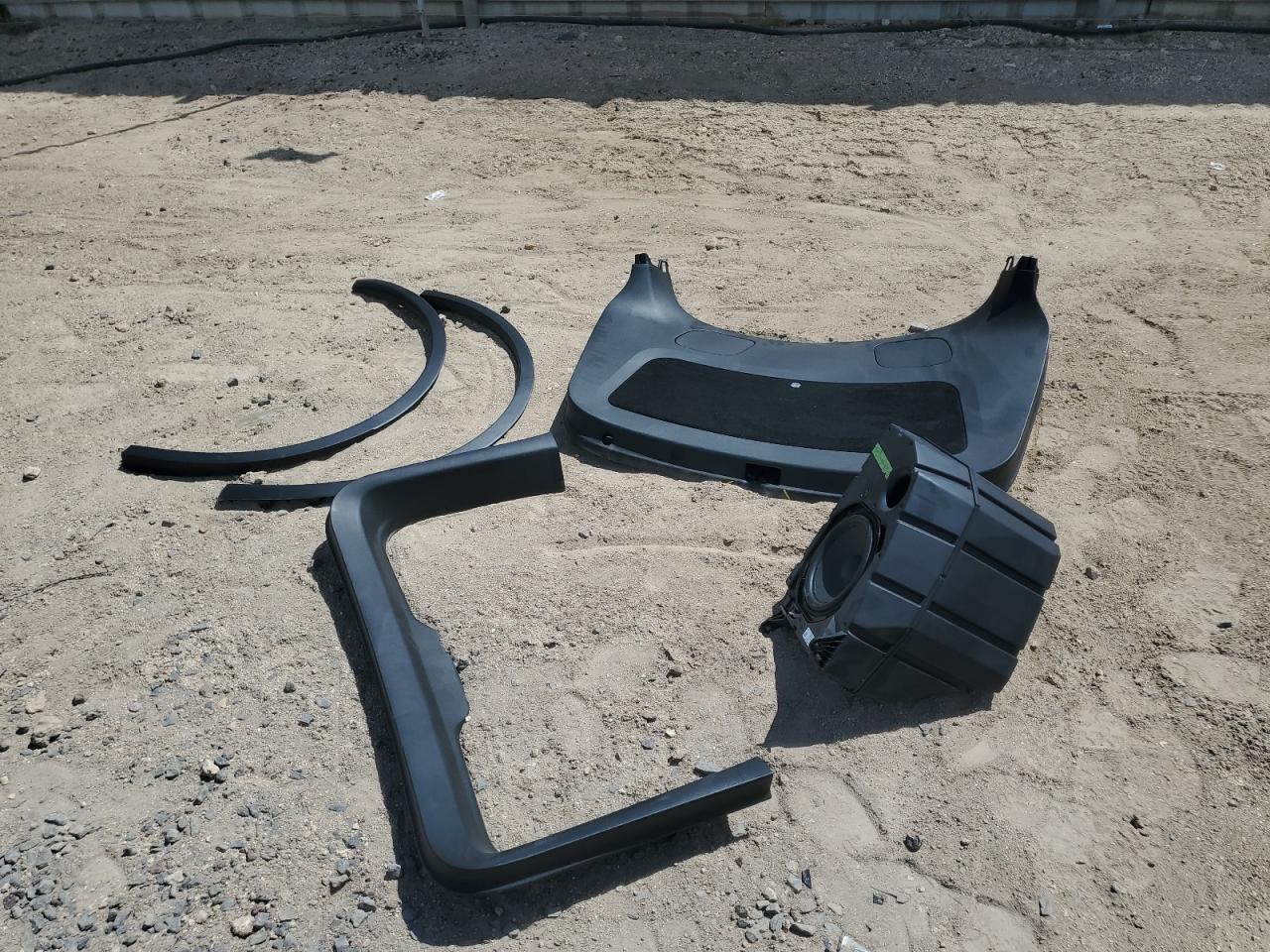 2024 Tesla Model Y VIN: 7SAYGDEE7RF989166 Lot: 85952205