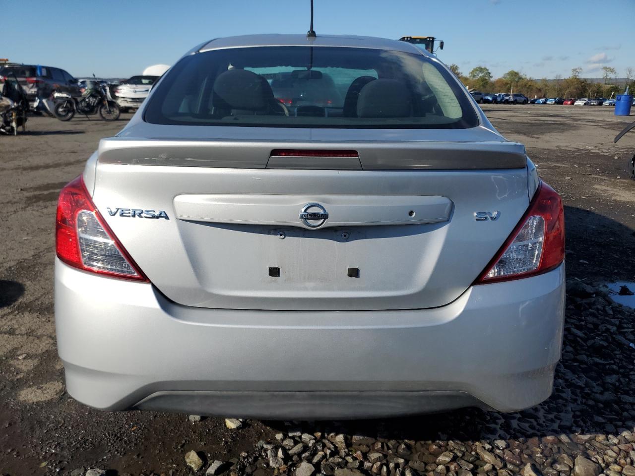 2017 Nissan Versa S VIN: 3N1CN7AP8HL869675 Lot: 82557005