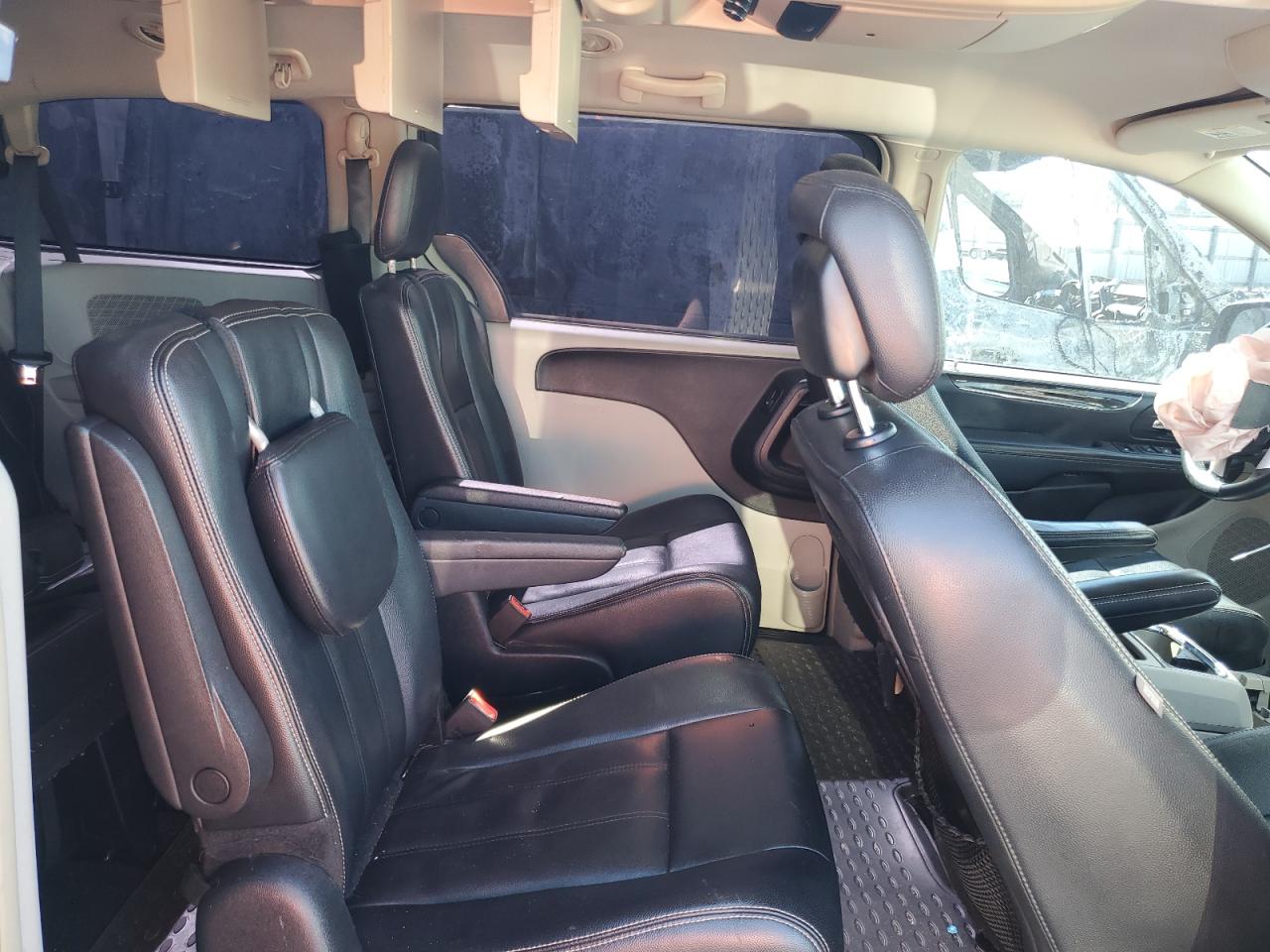 2016 Chrysler Town & Country Touring VIN: 2C4RC1BG9GR288499 Lot: 86339995