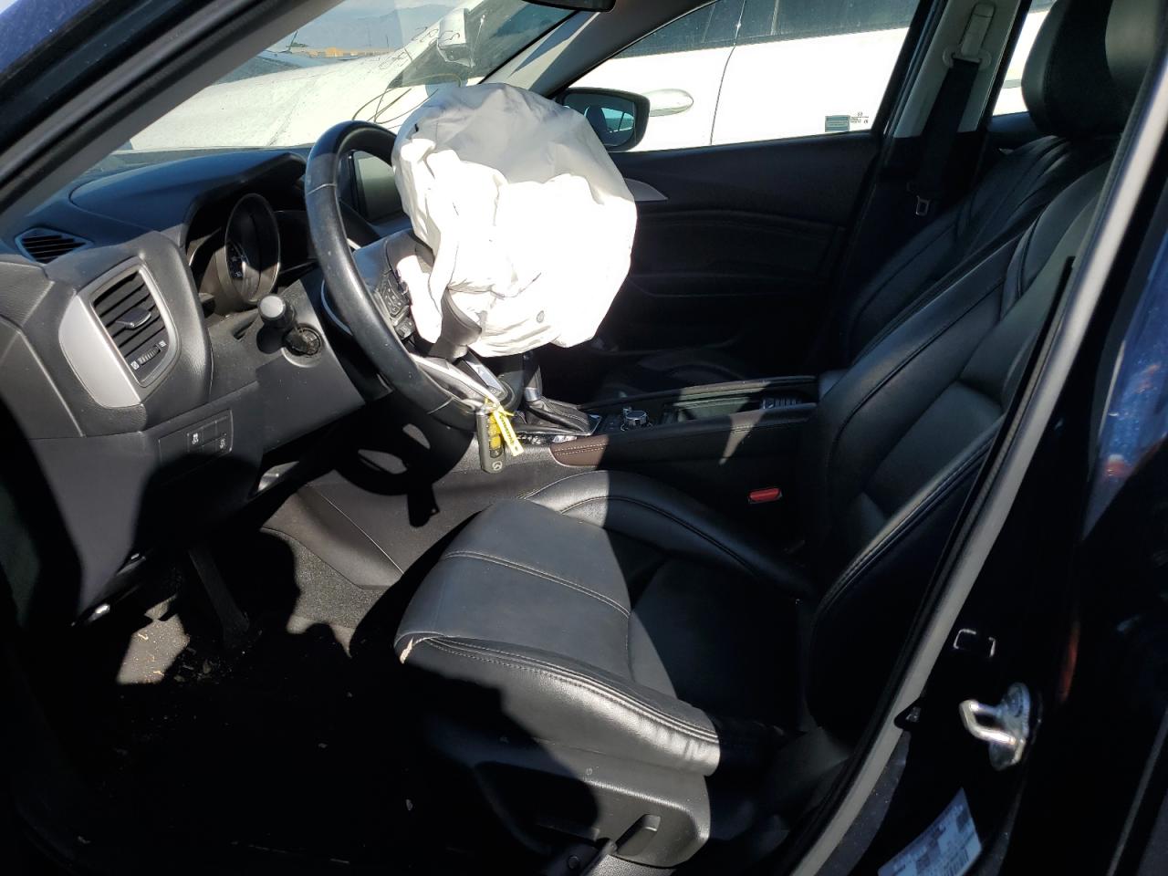 2018 Mazda 3 Touring VIN: 3MZBN1V34JM178542 Lot: 84618925