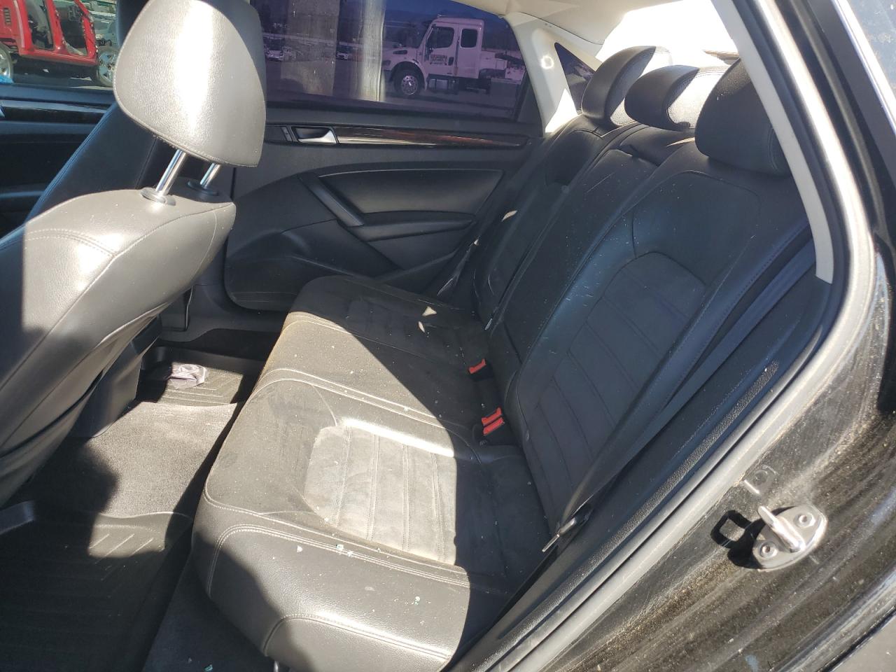 2015 Volkswagen Passat Sel VIN: 1VWCV7A39FC035768 Lot: 89872625