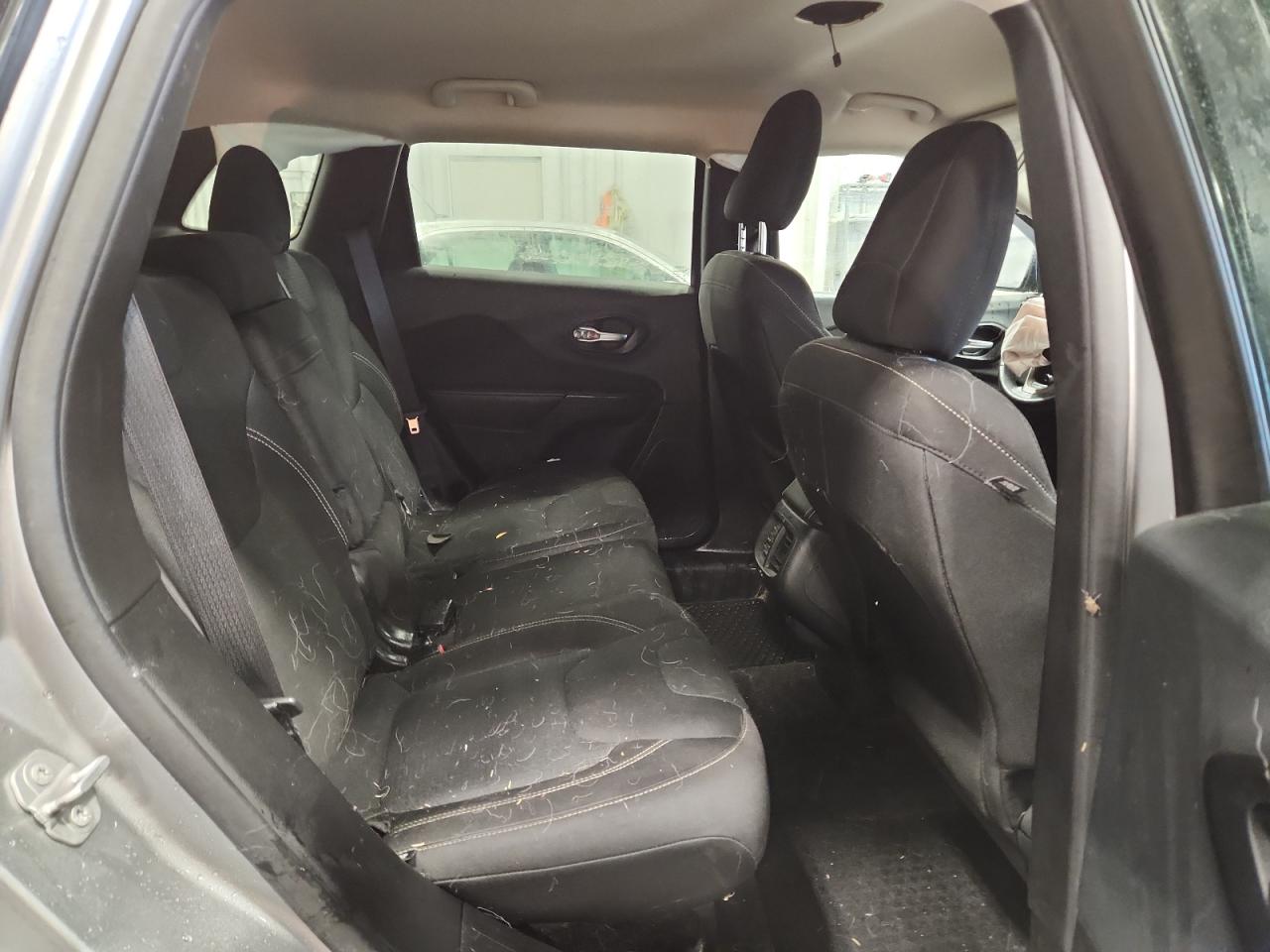 2015 Jeep Cherokee Latitude VIN: 1C4PJMCS0FW635368 Lot: 85886975