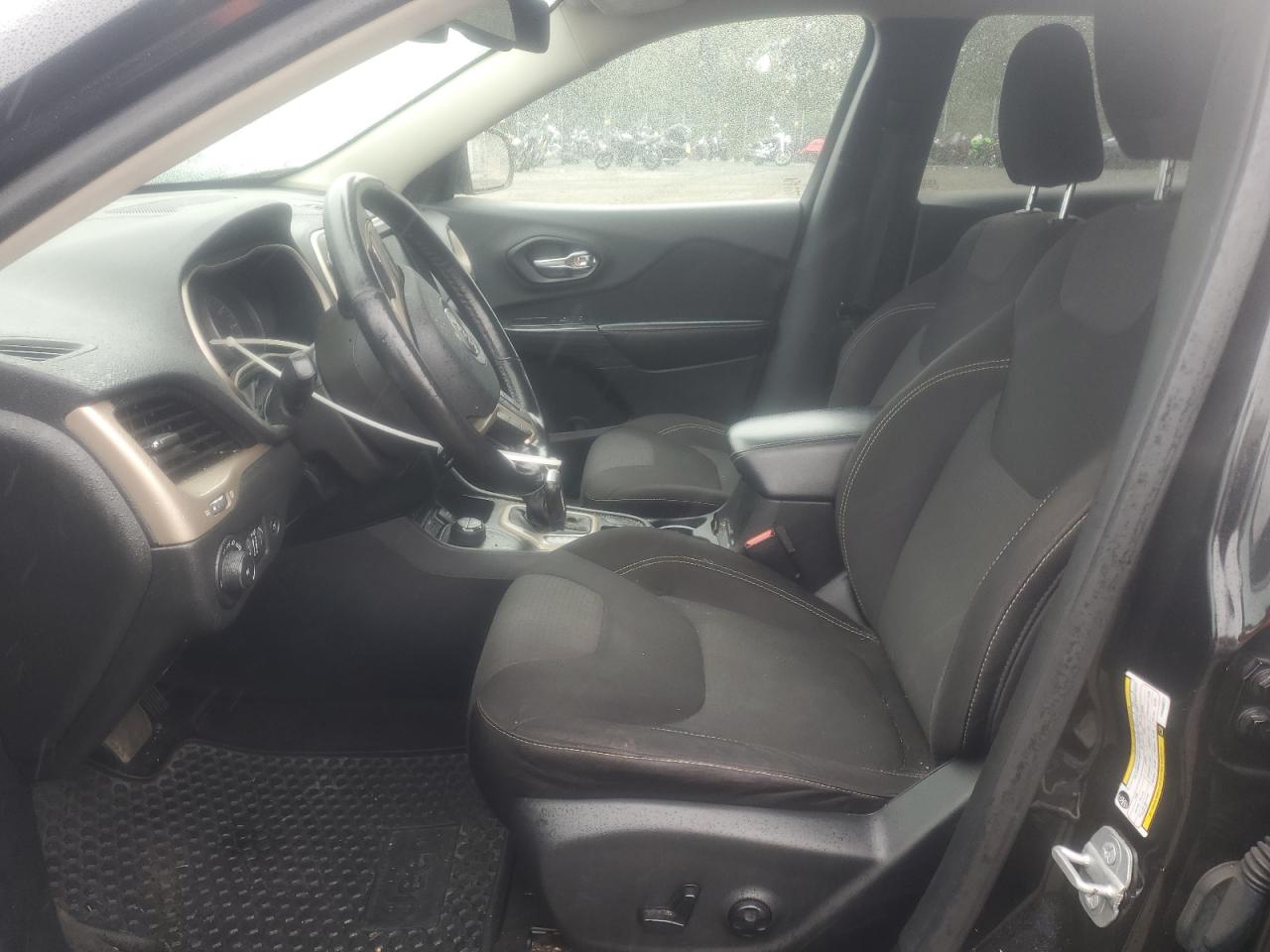 2015 Jeep Cherokee Latitude VIN: 1C4PJMCS0FW668077 Lot: 82475975