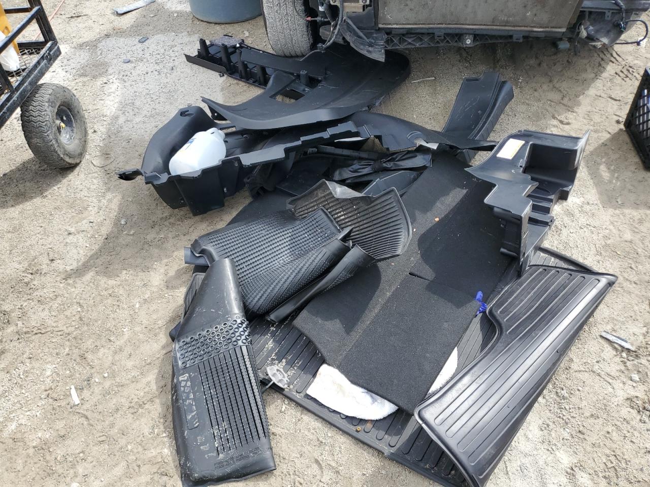 2018 Toyota Rav4 Le VIN: JTMBFREV9JJ226100 Lot: 82005705