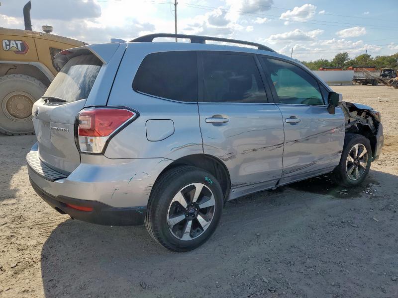  SUBARU FORESTER 2018 Серебристый