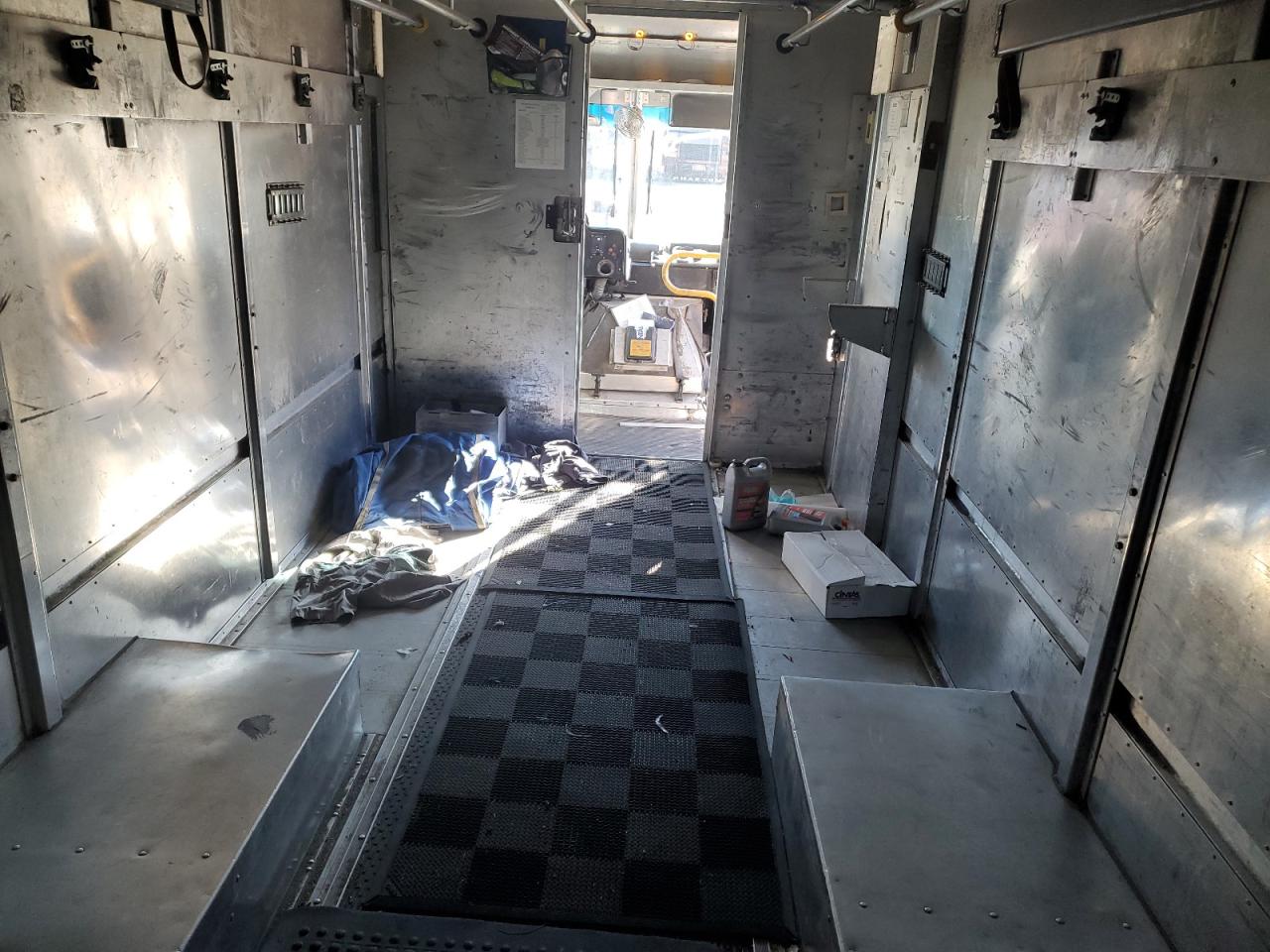 2005 Ford Econoline E350 Super Duty Stripped Chassis VIN: 1FCKE39L75HB27801 Lot: 90648775