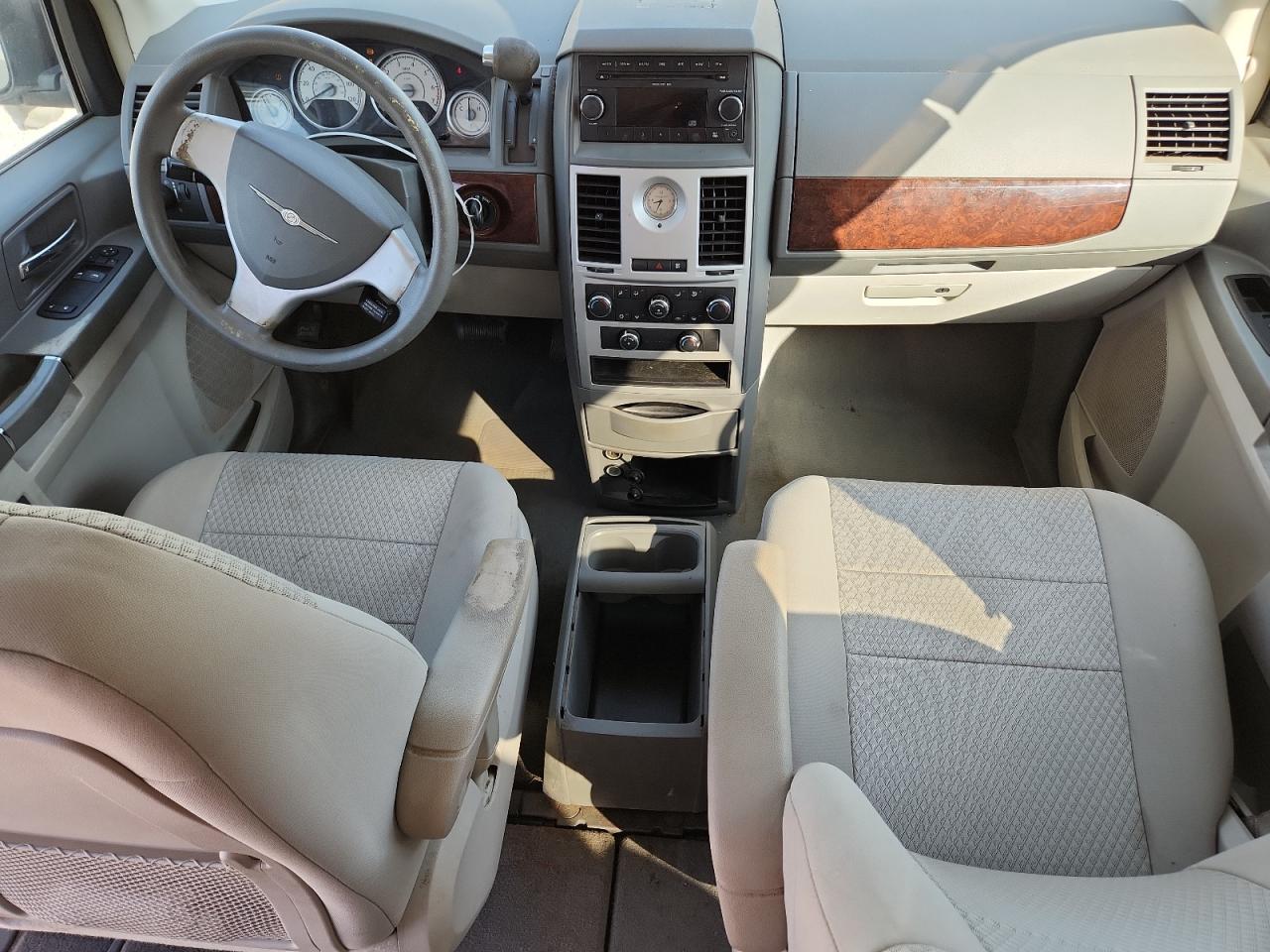 2010 Chrysler Town & Country Lx VIN: 2A4RR4DE3AR151801 Lot: 87070305