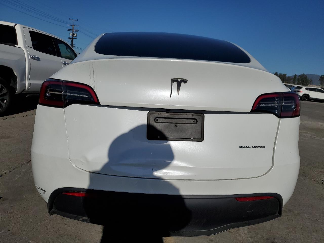 2023 Tesla Model Y VIN: 7SAYGDEE2PA085770 Lot: 89914815
