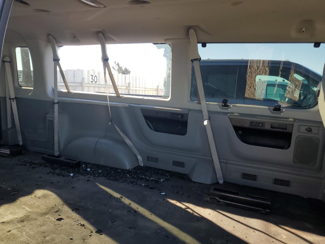 2011 Ford Econoline E350 Super Duty Wagon VIN: 1FBSS3BL8BDB10337 Lot: 81848215