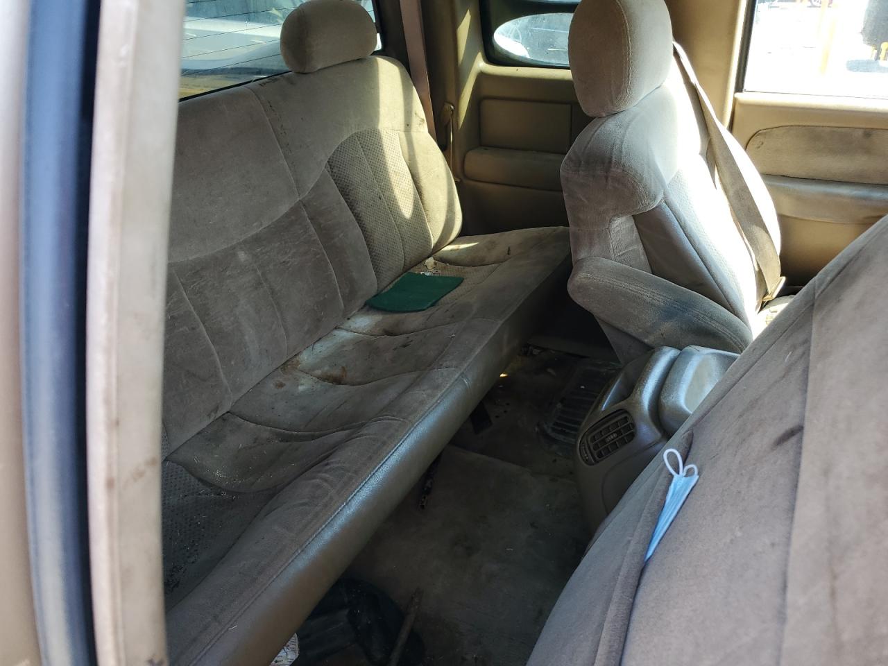 2000 Chevrolet Silverado C1500 VIN: 2GCEC19T1Y1270581 Lot: 82360295