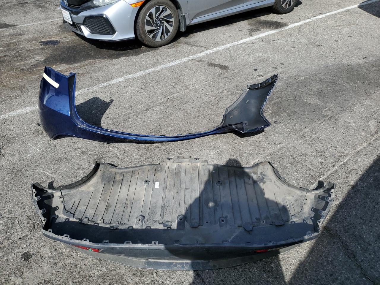 2024 Tesla Model Y VIN: 7SAYGDEE2RA285471 Lot: 83985815