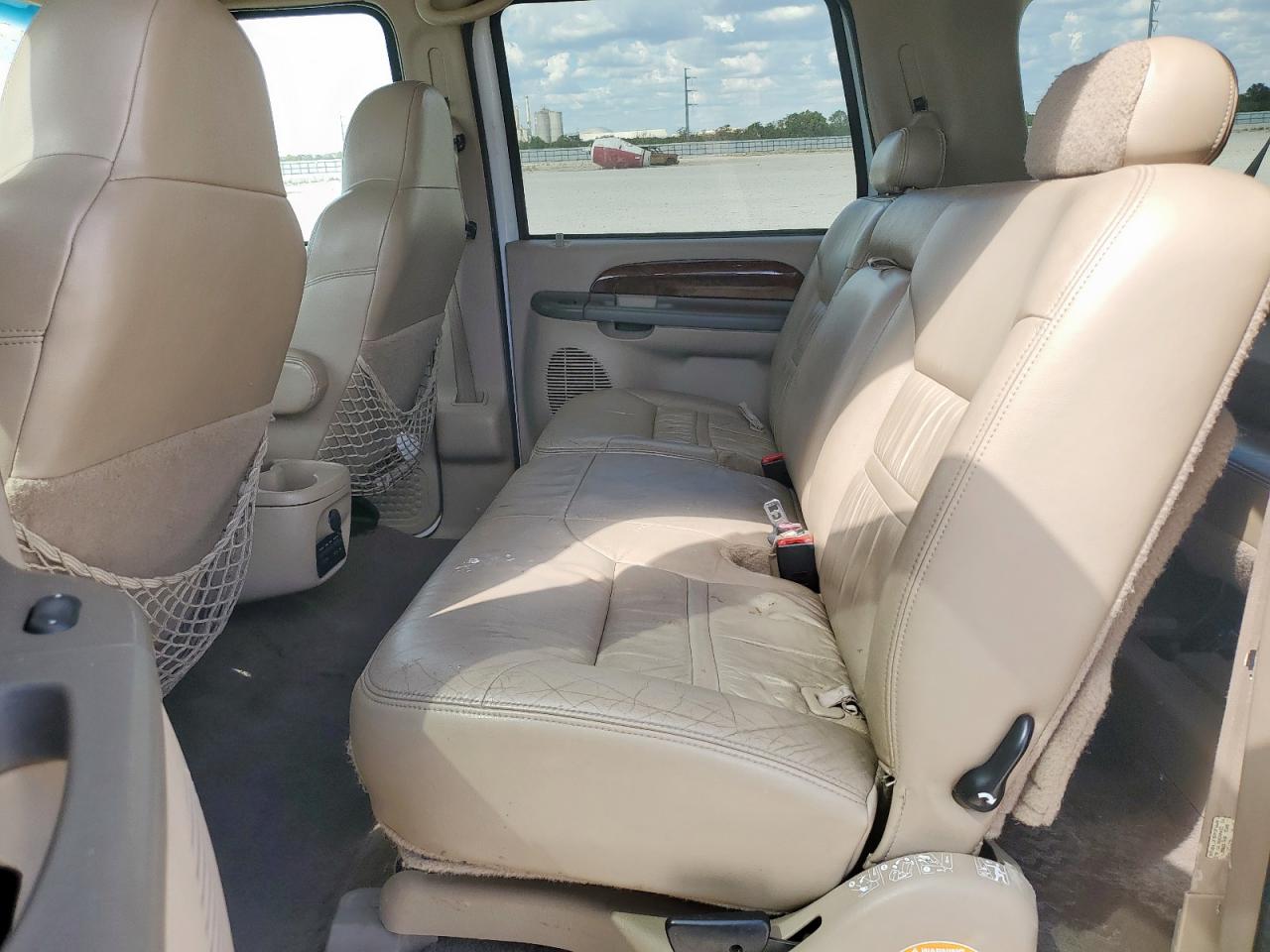 2000 Ford Excursion Limited VIN: 1FMNU43S4YEE15637 Lot: 85521285