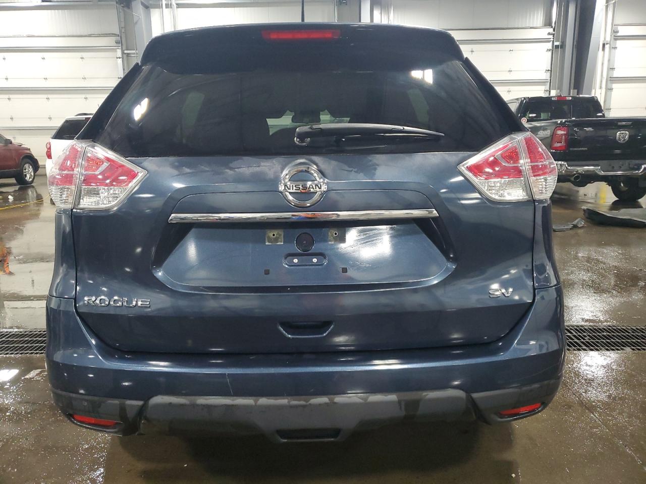 2015 Nissan Rogue S VIN: KNMAT2MT7FP552705 Lot: 85597975