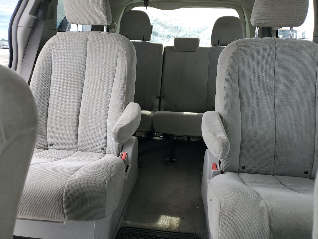 2011 Toyota Sienna VIN: 5TDZK3DC7BS037389 Lot: 83957835