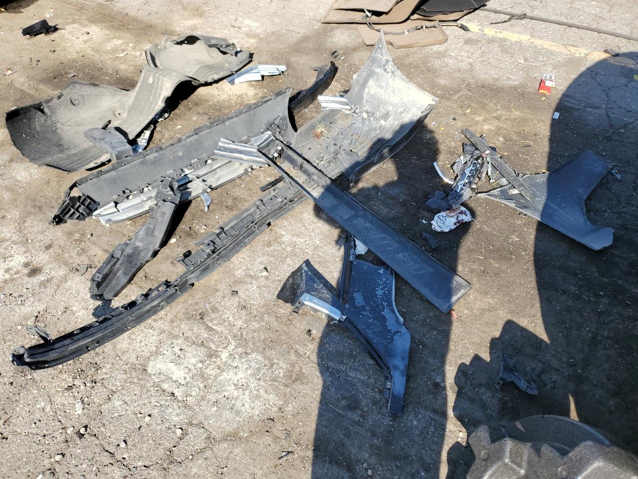 2015 Hyundai Genesis 3.8L VIN: KMHGN4JE9FU085824 Lot: 85309395