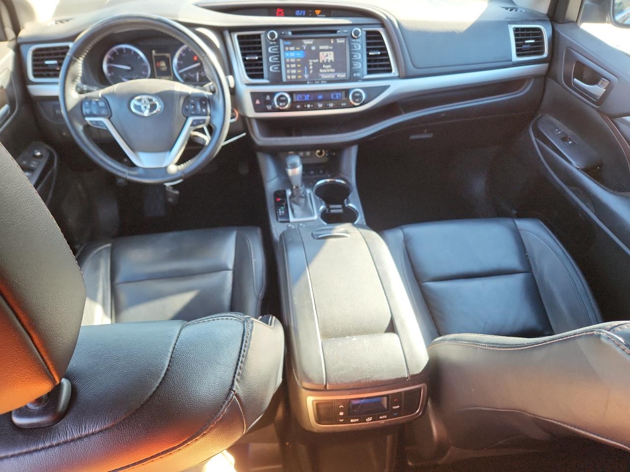 2018 Toyota Highlander Se VIN: 5TDJZRFH4JS553857 Lot: 89816675