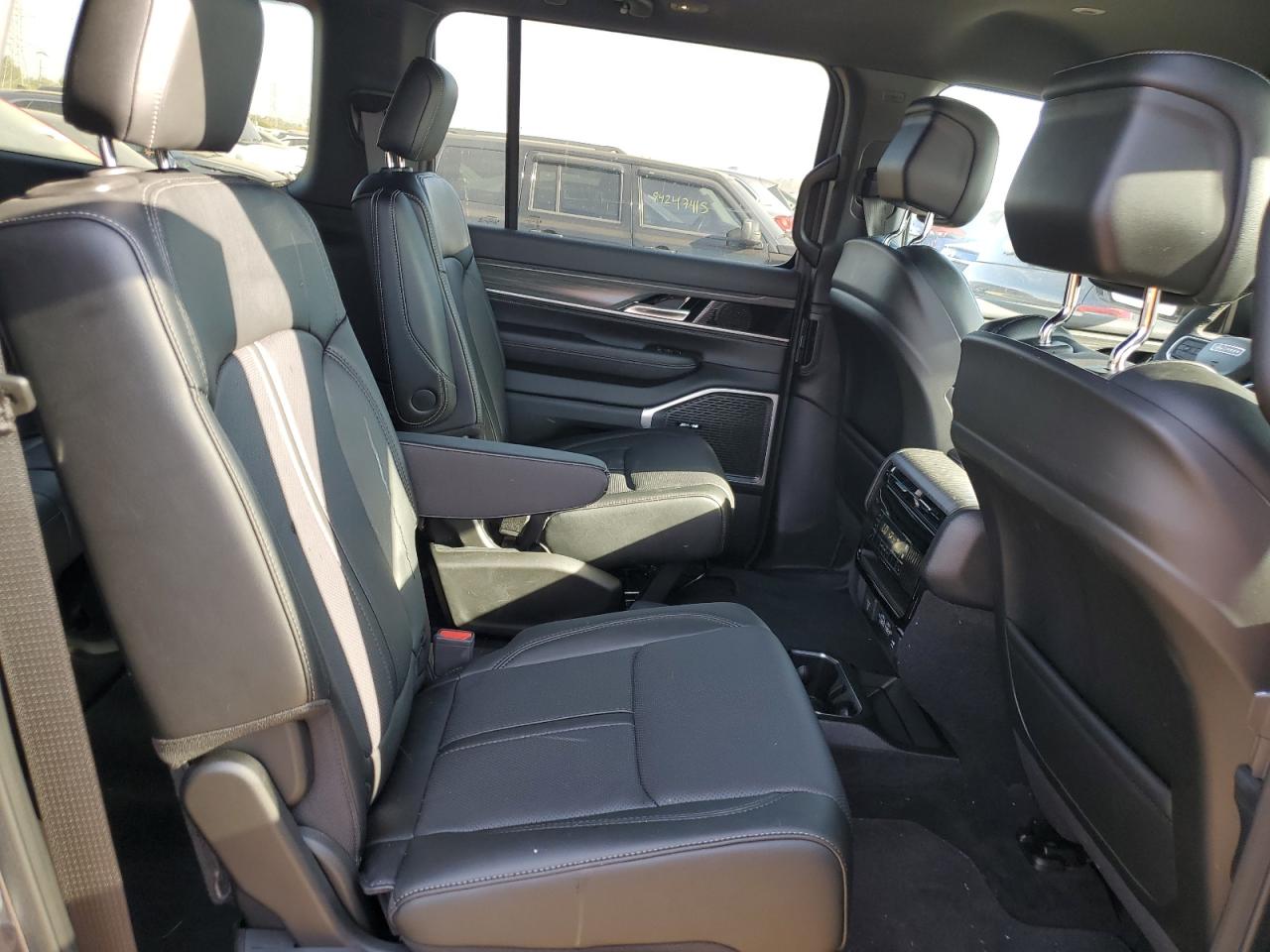 2024 Jeep Wagoneer L Series Ii VIN: 1C4SJSBP8RS103650 Lot: 82207515