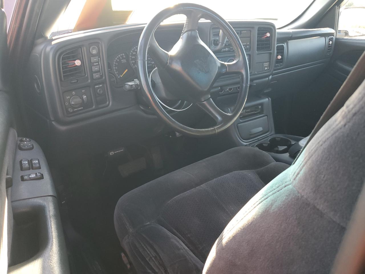 2000 Chevrolet Silverado K1500 VIN: 1GCEK19T8YE275763 Lot: 82243155